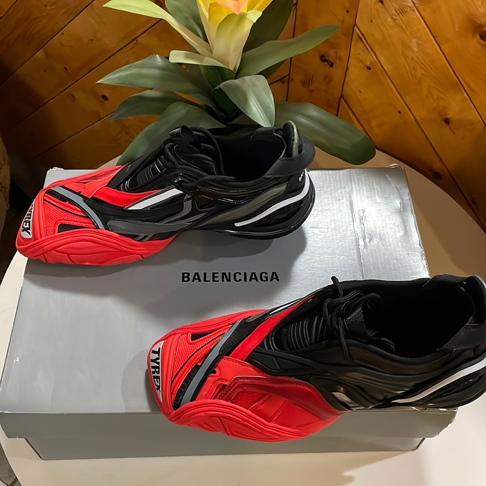 Mens Balenciaga sneaker shoes . Black and red , Brand New!! Never worn !